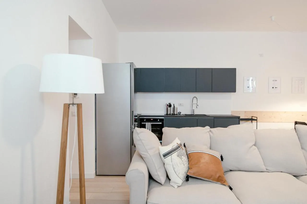 Ferienwohnung Borgovico Garden - The House Of Travelers Como Apartment