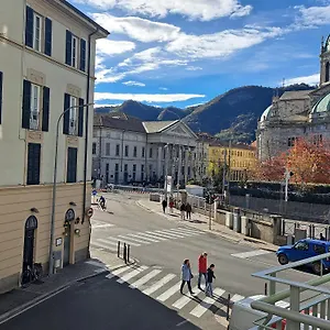 The Window On The Theatre And The Cathedral - Luxury كومو